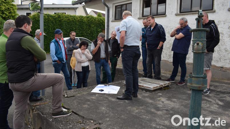 Die Renovierung des Dorfbrunnens in Söllitz soll im Rahmender Dorferneuerung umgesetzt werden Architekt Thomas Blank legt dazu dem Gemeinderat die Planung vor.. Bild: bnr