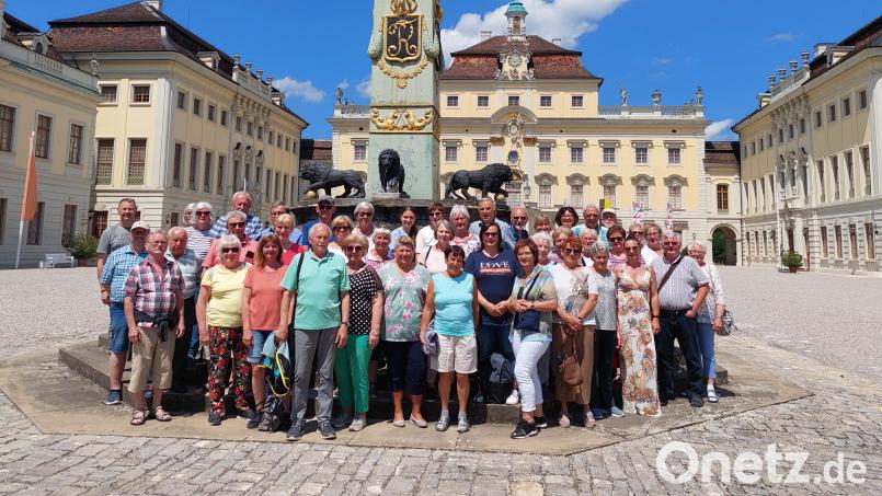 Die Siedlergruppe Weiherhammer vor dem Schloss in Ludwigsburg. Bild: bk