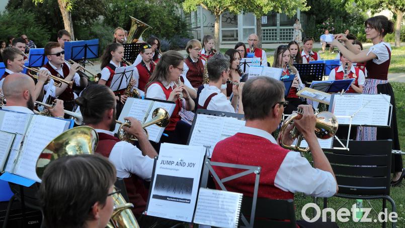 Zuletzt hat bei den Serenaden die Trachtenkapelle Hohenburg im Maltesergarten gespielt. Bild: Wolfgang Steinbacher
