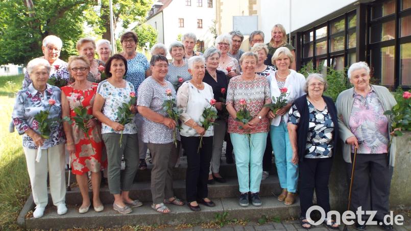 Der Katholische Frauenbund Kümmersbruck ehrt langjährige Mitglieder. Bild: e