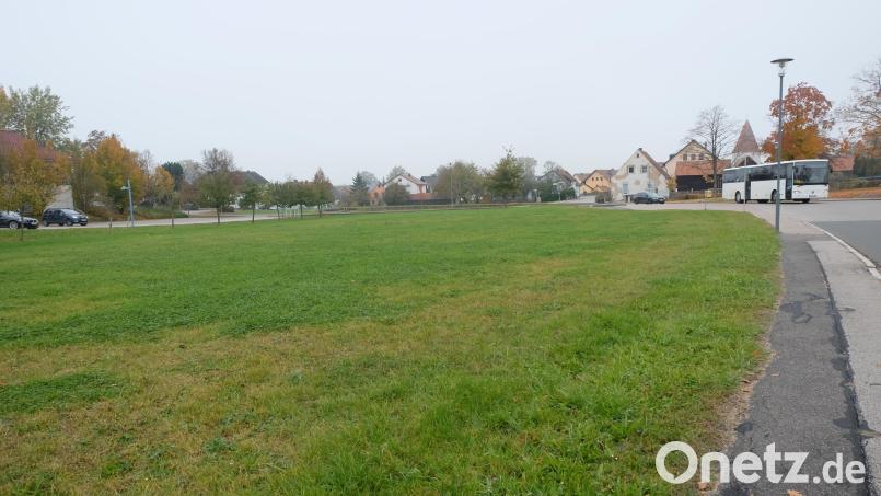 Die neue Kita der Gemeinde Stulln findet auf dem Gelände zwischen Einmündung der Schulstraße in die Kirchstraße, dem Dammweg im Westen und dem Parkplatz der Mehrzweckhalle ihre neue Heimat. Archivbild: ohr