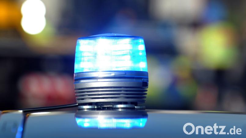 Ein 33-Jähriger griff Polizeibeamte an und beleidigte sie. Symbolbild: Stefan Puchner/dpa