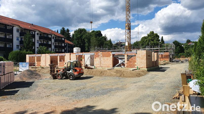 Direkt neben dem Alten- und Pflegeheim der Caritas entsteht das Betreute Wohnen. Das Sechs-Millionen-Euro-Projekt soll in einem Jahr bezugsfertig sein. Bild: mas
