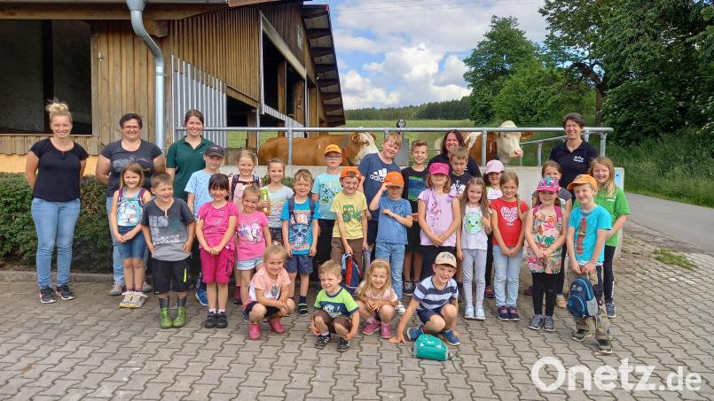 Einen Bauernhof in Teunz besuchten die jungen Gartenfreunde. Bild: OGV Teunz/exb