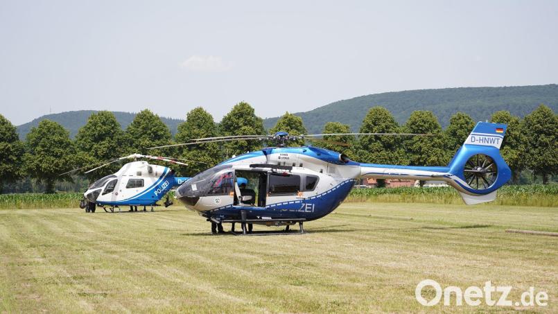 Nach einem Tötungsdelikt in NRW sucht die Polizei mit einem Großaufgebot nach einem Verdächtigen, darunter mehrere Spezialeinsatzkommandos und zwei Hubschraubern. Bild: Leon Stock/NEWS5/dpa