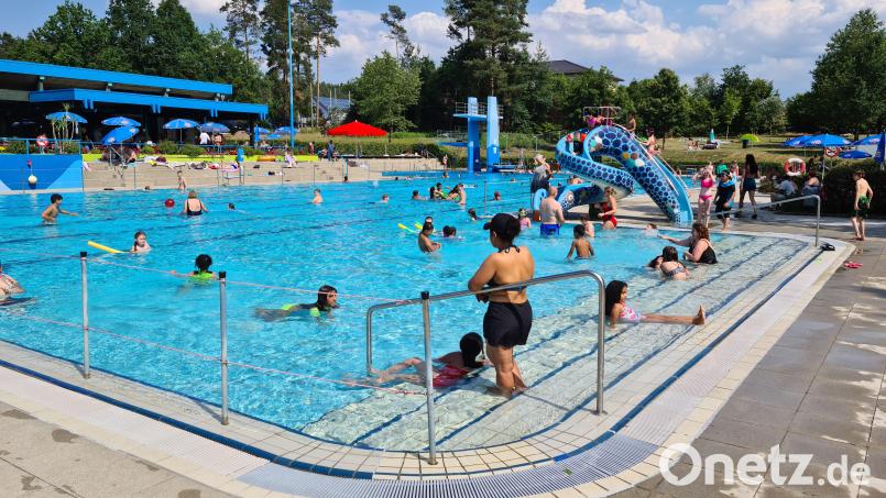 744 Badegäste nutzen am ersten Tag der Öffnung des Waldbades die Freizeiteinrichtung. Bild: sne