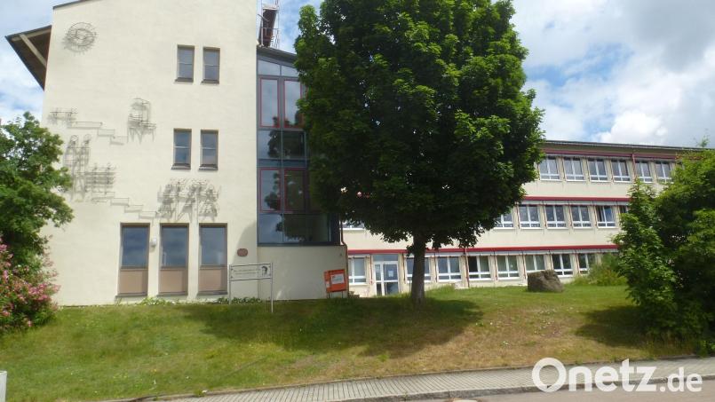 Die Sanierung der Schule ist eines der Großprojekte der Marktgemeinde Schwarzhofen. Bild: mad