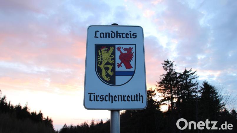 Das Wappen des Landkreises Tirschenreuth. Es setzte sich aus den heraldischen Symbolen der früheren Landkreise Tirschenreuth und Kemnath zusammen. Archivbild: Susanne Forster