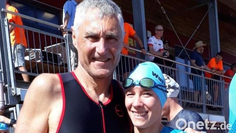 Hans Loos (links) vom SV Illschwang und Heike Uhl vom CIS Amberg vor dem Start des Drachentriathlons in Furth. Bild: Hagerer-Uhl