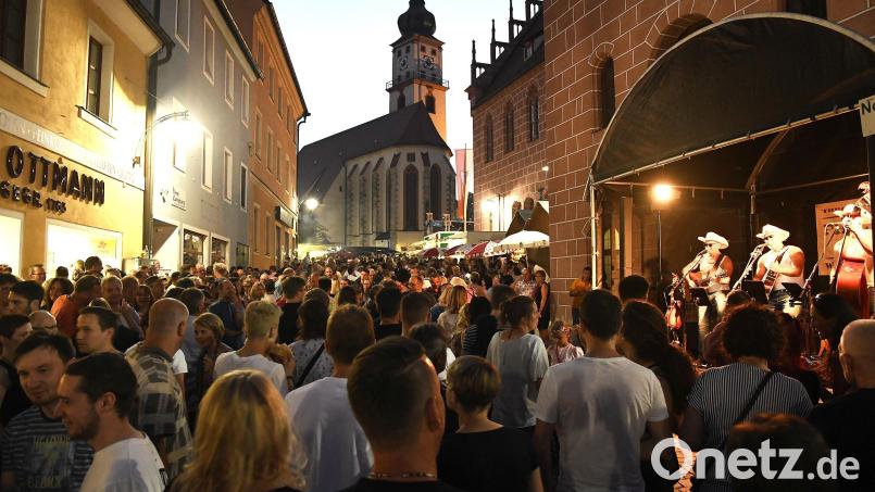 Ob das Altstadtfest in Sulzbach-Rosenberg wohl heuer auch wieder so voll werden wird wie auf dem Bild aus dem Jahr 2019? Archivbild: Petra Hartl