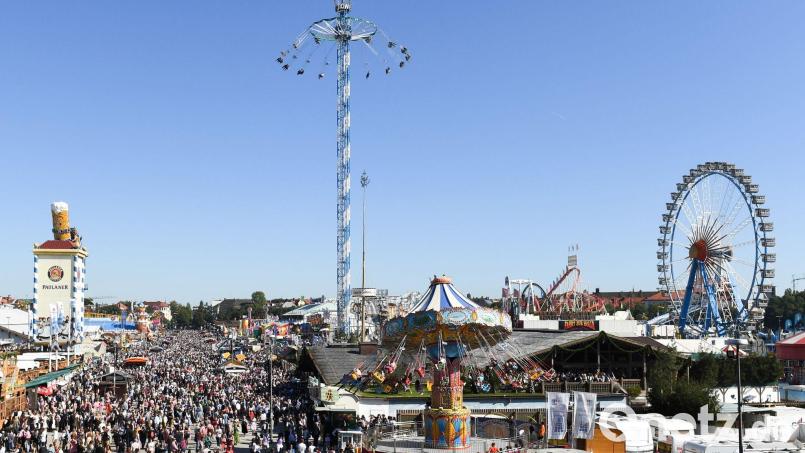 Voll ist die Wiesn beim Auftakt zum Oktoberfest 2019. Bild: Tobias Hase/dpa