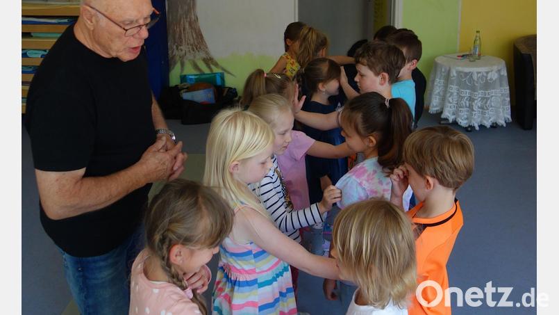 Beim gemeinsamen Rollenspiel lernten die Kinder die wichtigsten Regeln, um sich zu schützen. Bild: adj