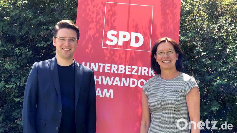 Peter Wein und Karin Frankerl sollen nach Meinung des SPD-Kreisverbands Schwandorf bei den Landtags- und Bezirkstagswahlen als Direktkandidaten ins Rennen gehen. Bild: Paul Bäßler/exb
