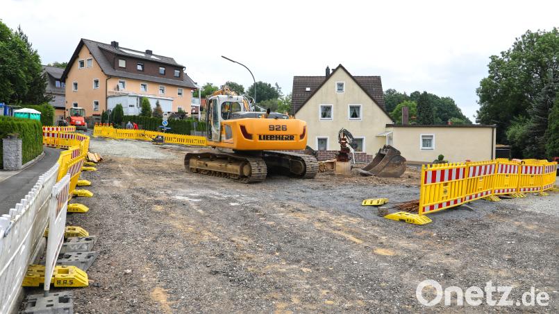 So sieht es aktuell auf der Baustelle zum neuen Regenüberlaufbecken in Erbendorf aus. Die Bauarbeiten sollen im Oktober abgeschlossen sein. Bild: njn