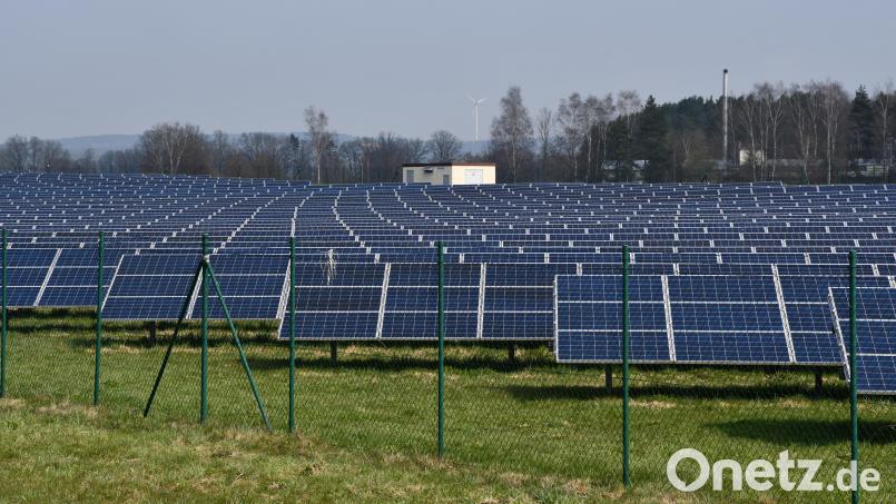 Sollen Freiflächen für Photovoltaik genutzt werden? Das Thema ist auch im Stadtrat Bärnau trotz eines Grundsatzbeschlusses noch nicht ausgestanden. Symbolbild: sche