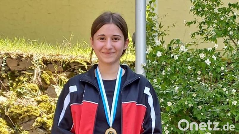 Maria Pöllath aus Ebnath ist Bayerische Meisterin des Oberpfälzer Schützenbundes in der Schülerklasse weiblich Luftgewehr. Bild: soj