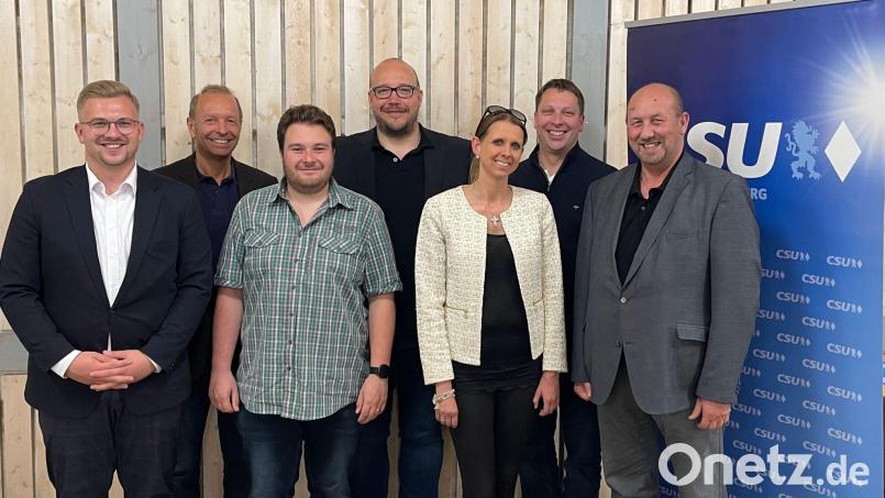 Der neu gewählte Vorstand des CSU Ortsverband Wagrain-Ammersricht (von links): Adalbert Nico Harrer, CSU-Kreisvorsitzender Thomas Bärthlein, Tobias Neudecker, Markus Donhauser, Gabi Donhauser, Martin Schafbauer und Michael Bader. Bild: tne