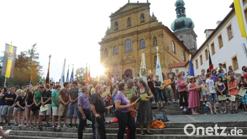 Wie kaum eine andere Gelegenheit vereint das Amberger Bergfest die geistliche Erbauung mit der körperlichen Erquickung. Am Samstag startet das Ereignis, das nach einer zweijährigen Schrumpfung jetzt erstmals wieder inklusive dem weltlichen Teil stattfinden kann. Bild: Stephan Huber