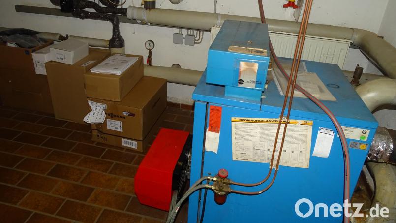 Die Ölheizung im Rathaus der Gemeinde Fensterbach: Wegen ihrer Erneuerung nach 35 Jahren wird es nun kein Bürgerbegehren und auch keinen Bürgerentscheid geben. Allerdings kann ein in diese Richtung gehender Gemeinderatsbeschluss beim Verwaltungsgericht Regensburg angefochten werden. Bild: Houschka
