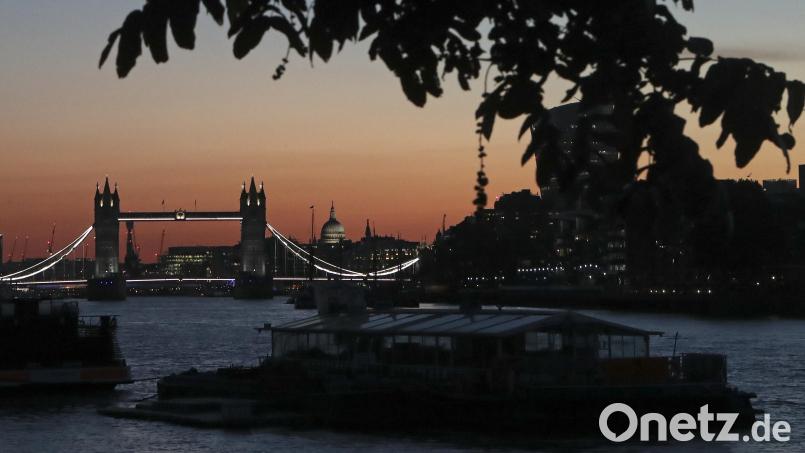 Auch in Großbritannien können Urlauber diesen Sommer wieder ohne Maske Bus und Bahn fahren. Bild: Tony Hicks