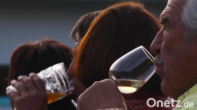 Wein aus der Amberger Partnerstadt Bad Bergzabern in der Pfalz gibt es beim Weinfest am 15. und 16. Juli. Bild: Wolfgang Steinbacher