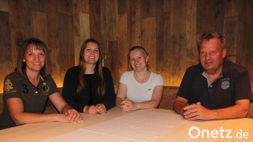 Sie sichern den Fortbestand des Dorfwirtshauses in Griesbach: Sylvia, Fabiola, Annalena und Georg Rubenbauer (von links). Bild: kro