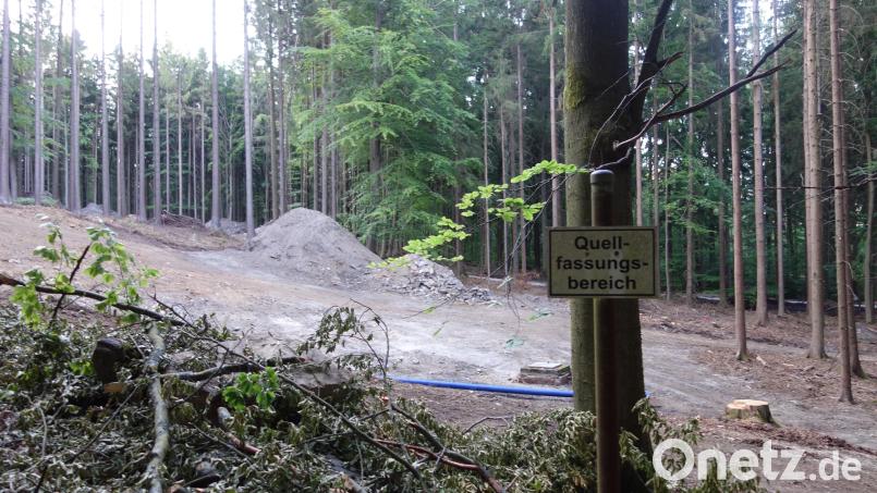 Angesichts der großflächigen Waldschneisen, breit ausgelegten Fahrbahntrassen und großen Schotterbergen nähren sich die Befürchtungen um das Naherholunsgebiet "Sulzberg" bei vielen Bevölkerungsgruppen. Bild: fjo