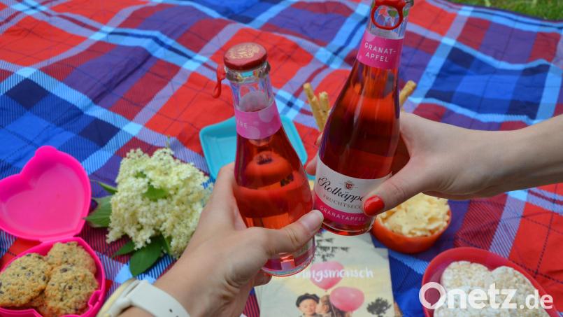 Cheers! Auf ein gemütliches Picknick im Grünen. Bild: aja