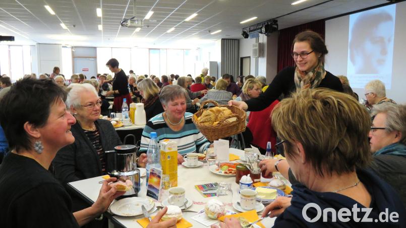 Über 200 Frauen nahmen früher in der Aula im Stiftland-Gymnasium beim ökumenischen Frauenfrühstück teil. Archivbild: ubb