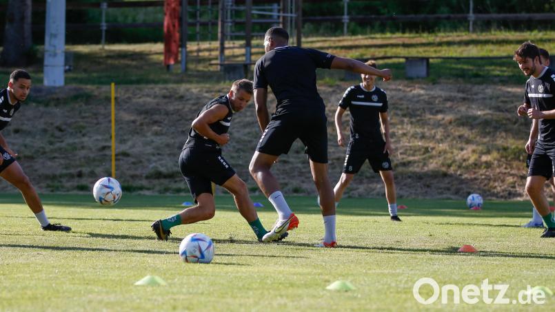 Am Dienstag war Trainingsauftakt bei der DJK Gebenbach (Bild), am Samstag wird das erste Mal gespielt. Archivbild: Venzl