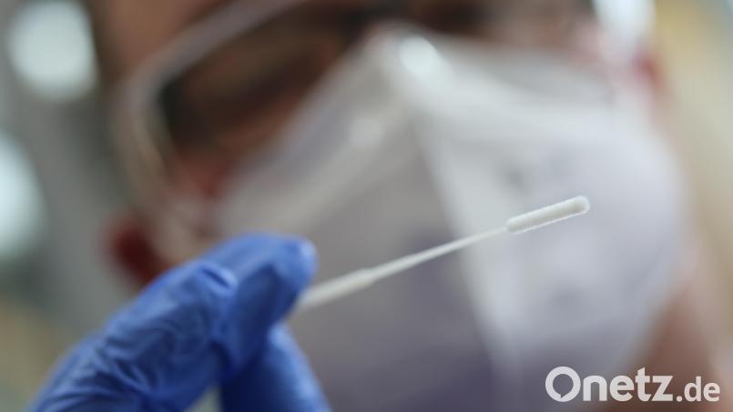 Im Landkreis Tirschenreuth gab es innerhalb einer Woche 345 positive Coronatests. Symbolbild: Matthias Bein/dpa