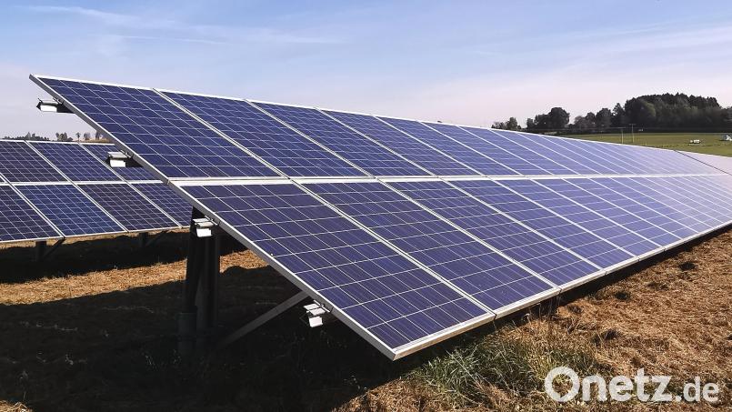 Der Gemeinderat Teunz steht Plänen für eine Freiflächenphotovoltaikanlage im Süden des Gemeindegebiets positiv gegenüber. Symbolbild: Portner