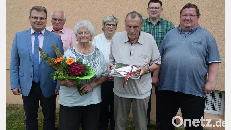 Das seltene Jubiläum der Eisernen Hochzeit feierten Marianne und Johann Bauer. Bild: fz