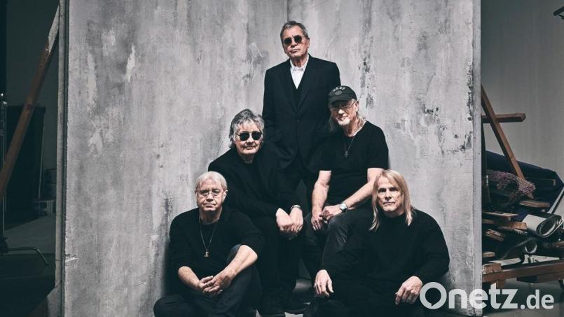 Ian Gillan (hinten), Donald Smith Airey (mittlere Reihe, l-r), Roger Glover, sowie Ian Paice (vordere Reihe, l-r) und Steve Morse von der Band Deep Purple (undatierte Aufnahme). Bild: Ben Wolf