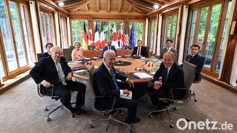 Die G7-Staatschef sitzen bei der ersten Arbeitssitzung zum Thema weltwirtschaftliche Lage auf Schloss Elmau. Bild: Sven Hoppe/dpa