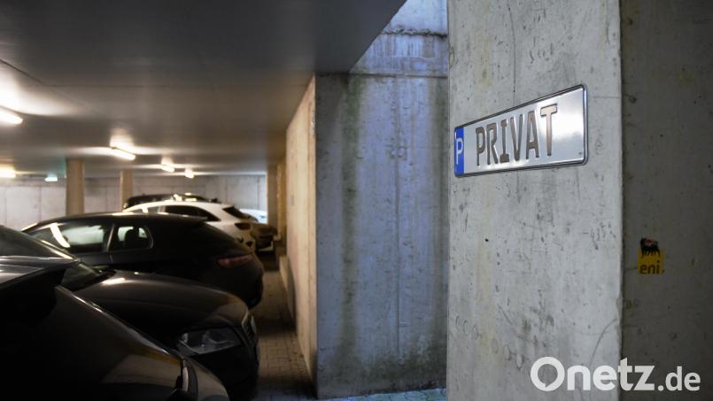 Das Interesse an den Stellplätzen in der Neustädter Tiefgarage ist größer als die verfügbaren Plätze. Solange Bus und Rad keine echte Alternative für den Individualverkehr sind, solange wird die Stadt immer wieder über Parkplätze diskutieren. Bild: Gabi Schönberger