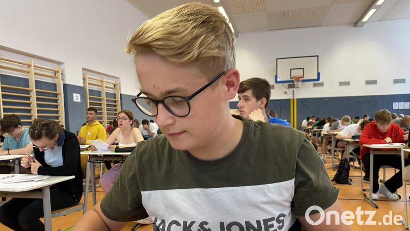 Die Abschlussprüfungen an der Städtischen Wirtschaftsschule sind in vollem Gange. Begonnen haben sie im Fach Deutsch. Bild: Peter Geiger