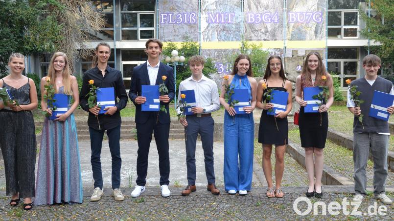 Diese Kepler-Abiturienten haben Top-Noten: (von links) Lisa Duschner, Isabella Stich, Gabriel Babo, Max Kellner, Nicolas Heil, Eva-Maria Melchner, Aurelia Bodenmeier, Corinna Dobmeier und Tom Graf. Bild: Kunz