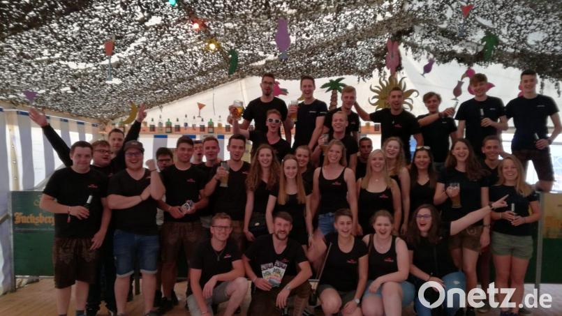 Die Mitglieder der &quot;Juku&quot; vor Corona: Startschuss zur &quot;Tropical Night&quot;. Archivbild: Tännesberger Jugend/exb