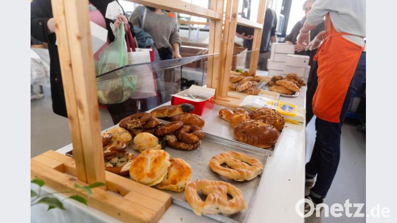 Backwaren liegen in einer Bäckerei. In Oberbayern rastete ein Kunde aus, weil er die gewünschten Semmeln nicht bekam. Bild: Nicolas Armer/dpa