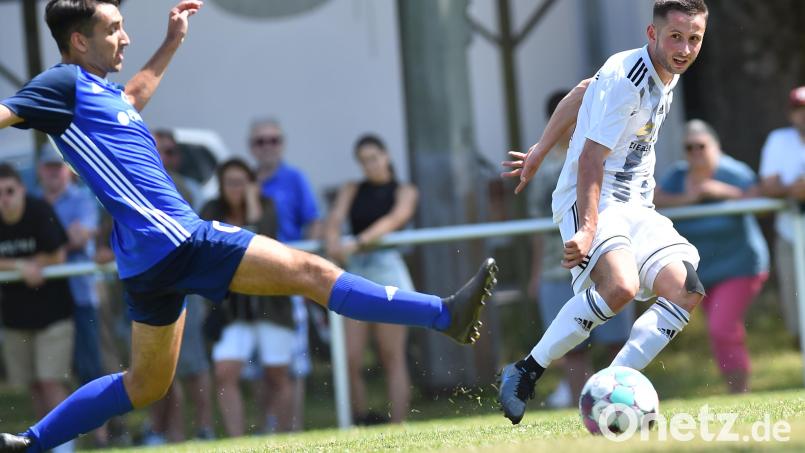 Moritz Zeitler flankt in den Strafraum: Beim 3:1-Testspielsieg zuletzt gegen Quelle Fürth tat sich die SpVgg SV Weiden vor allem im Offensivspiel schwer. Beim Turnier in Röslau will sich der Bayernligist noch besser einspielen. Bild: A. Schwarzmeier
