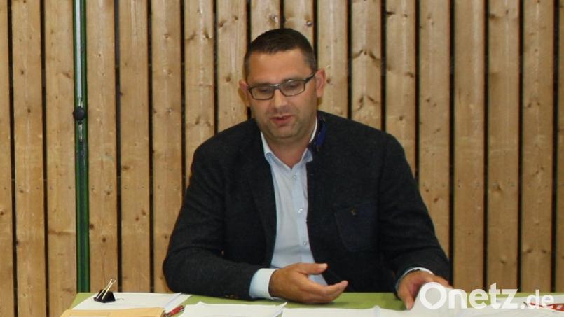 Bedachtsam plant die Stadt Pressath mit Kämmerer Christian Marzi ihren Etat für 2022. Die Verschuldung konnte erneut gesenkt werden. Bild: bjp