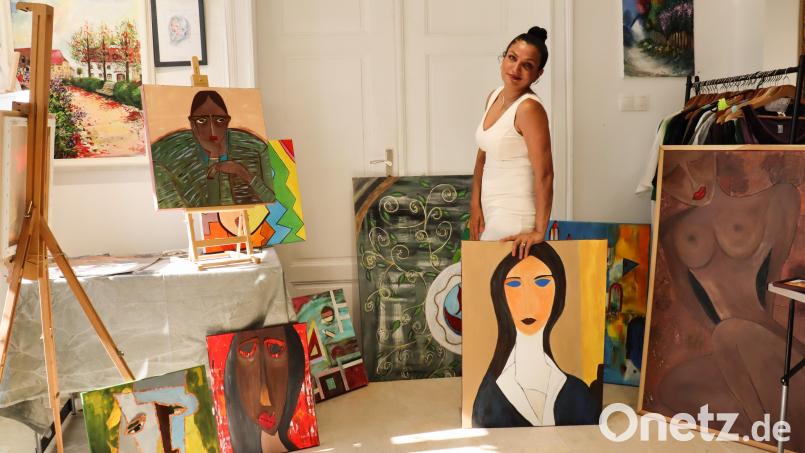 Die Iranerin Farzaneh Jampouri zeigt in der Galerie „Asha“ in Tirschenreuth ihre kubistischen und modernen Kunstwerke. Sie zeigen zumeist die Gefühlswelten der Frau. Die farbenfrohen Werke sind aber nicht immer fröhlicher Natur. Bild: ubb