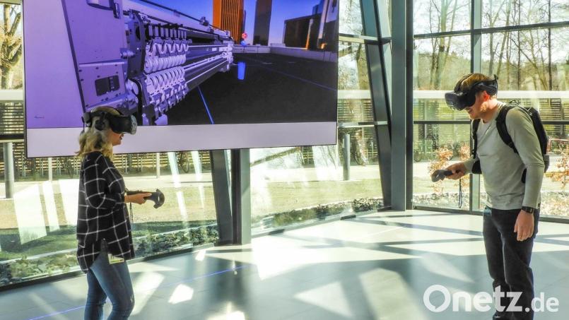 Ein Blick ins Future-Lab, das noch bei der BHS in Weiherhammer angesiedelt ist, aber irgendwann nach Halmesricht umziehen soll. Mit VR-Brillen werden Erlebniswelten im Holodeck erkundet. Archivbild: Gmeiner/Luce-Stiftung