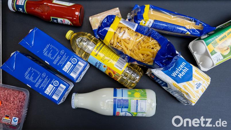 Selbst an der Supermarktkasse lässt sich Gutes tun. Das zeigte ein Unbekannter am Samstag in einem Weidener Supermarkt. Symbolbild: Hendrik Schmidt / dpa