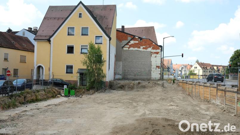 Für das Landesjugendamt in Schwandorf wurde nun der Grundstein gelegt. Bis 2024 soll der Bau abgeschlossen sein. Bild: Hirsch
