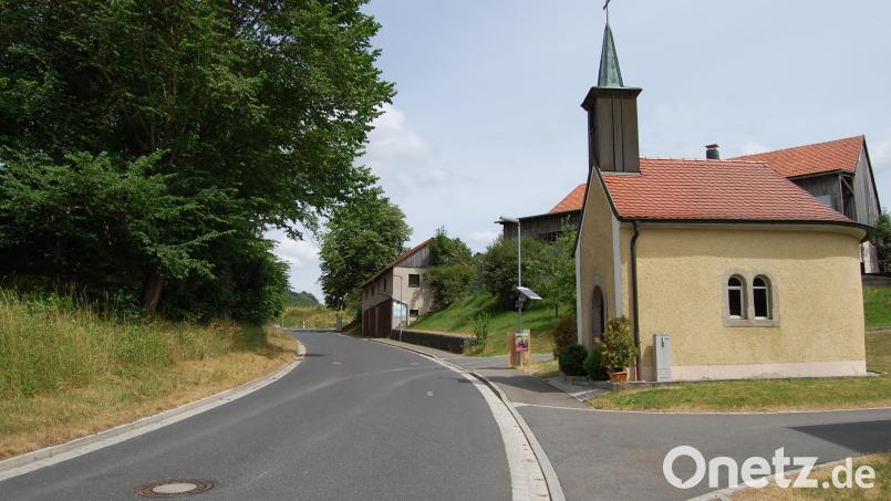 In diesem Straßenabschnitt in Altenparkstein sollen viele Raser unterwegs sein. Das zumindest berichtete eine Einwohnerin in der Bürgerversammlung. Bild: sm