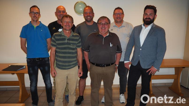 Der neue Vorstand des Fördervereins Fußball bei der DJK St. Martin in Neustadt. Bild: krb
