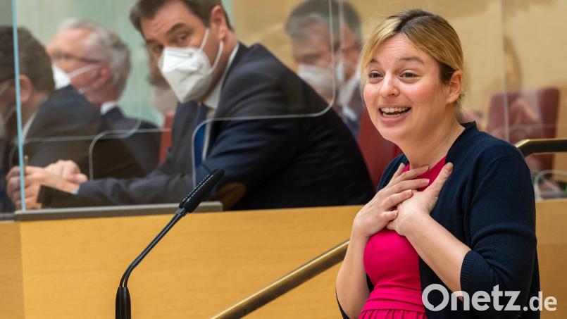 Katharina Schulze, Fraktionsvorsitzende Bündnis 90/Die Grünen im bayerischen Landtag. Im Hintergrund sitzt Markus Söder (CSU), Ministerpräsident von Bayern. Archivbild: Peter Kneffel/dpa