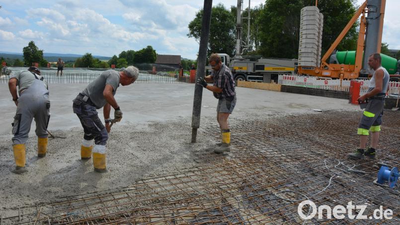 270 Kubikmeter Beton wurden für die Bodenplatte des künftigen Kinderhauses &quot;Purzelbaum&quot; verarbeitet. Bild: jr